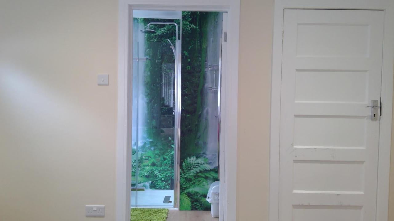Luxury London Ensuite Double Room, Park Free, Tram-Train! Mitcham Exterior foto